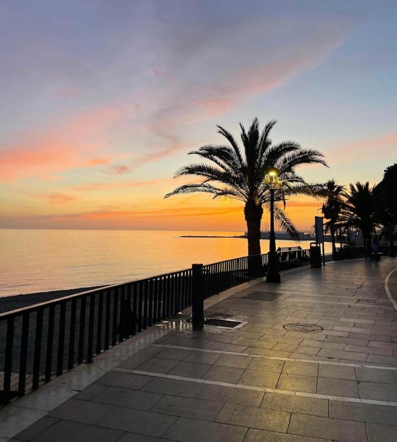 Marbella Beachfront Edificio Mayoral Primera Linea De Playa Y Centro Ciudad Con Barco Opcional エクステリア 写真