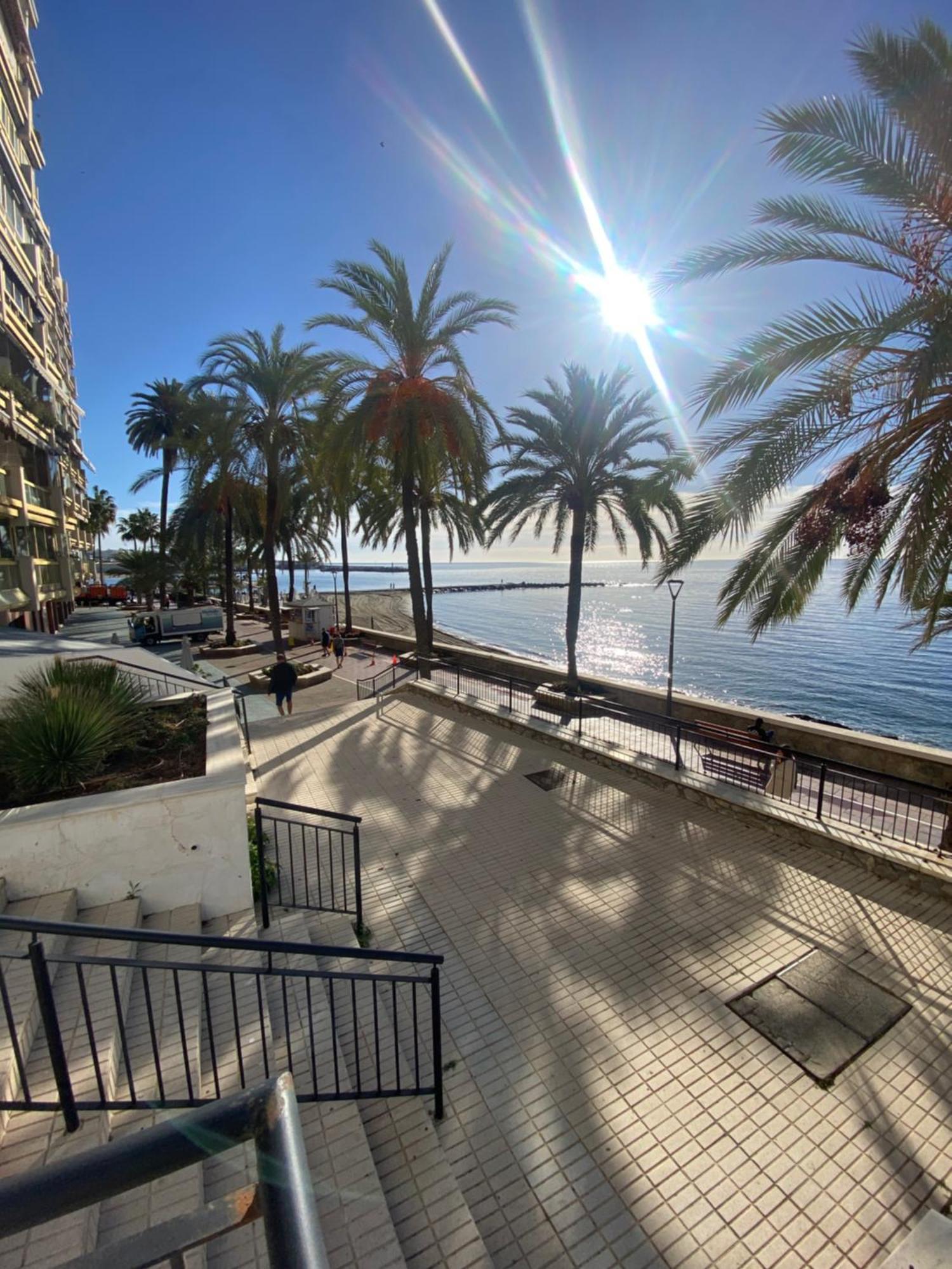 Marbella Beachfront Edificio Mayoral Primera Linea De Playa Y Centro Ciudad Con Barco Opcional エクステリア 写真