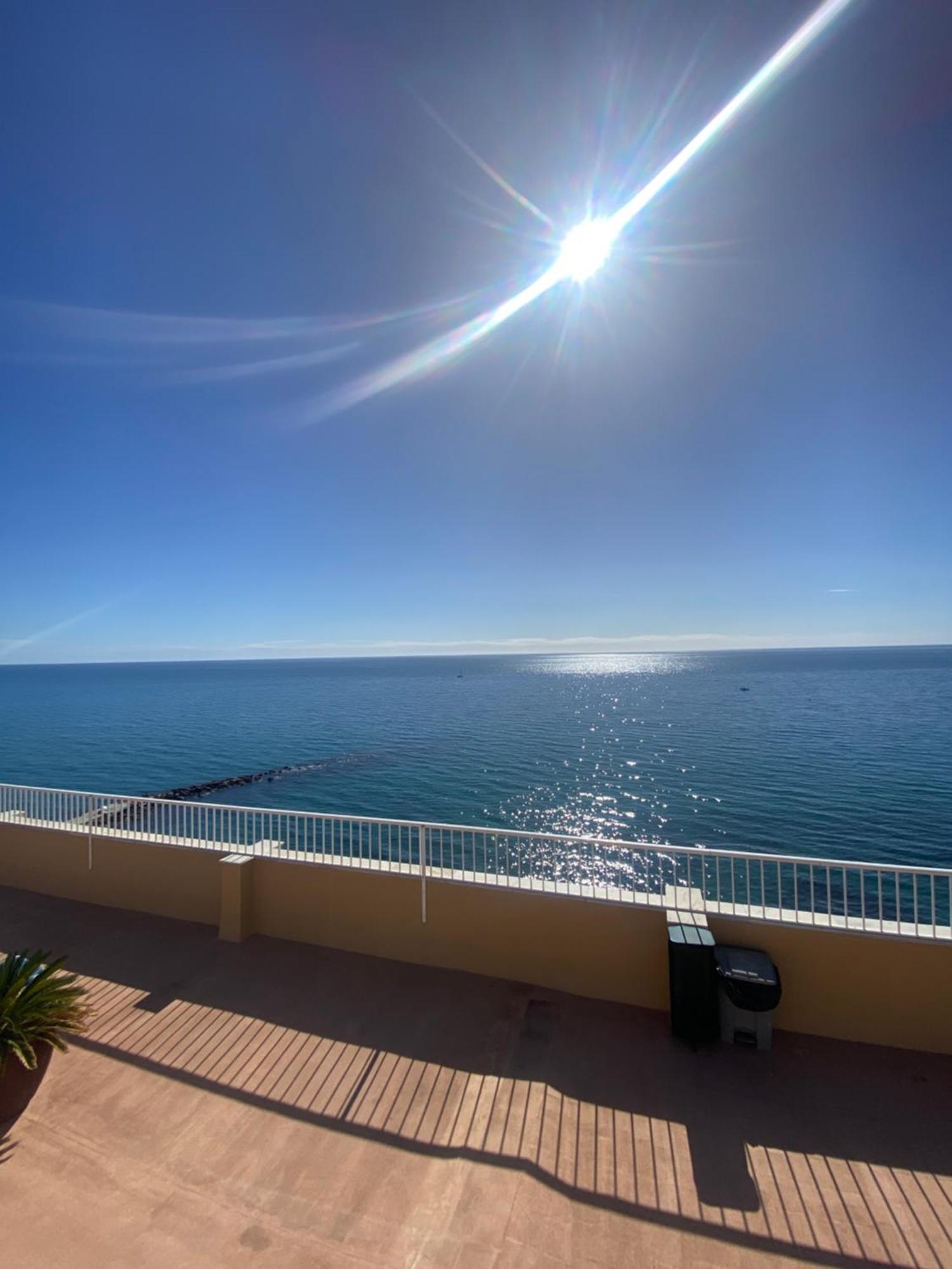 Marbella Beachfront Edificio Mayoral Primera Linea De Playa Y Centro Ciudad Con Barco Opcional エクステリア 写真